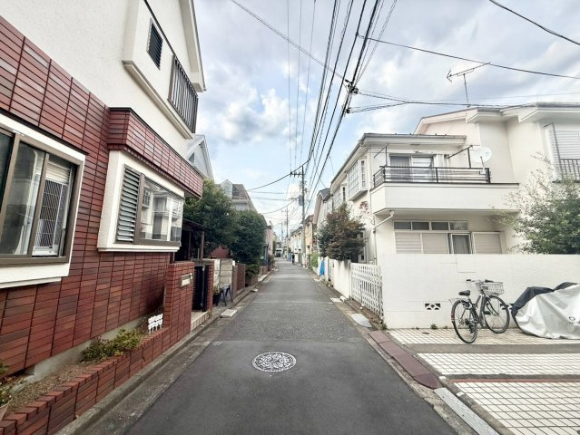 練馬区上石神井1丁目　新築戸建の前面道路含む現地写真|2026.08.09撮影

現地ご見学希望・資料請求などお気軽にお問い合わせ下さい！
03-5990-5201