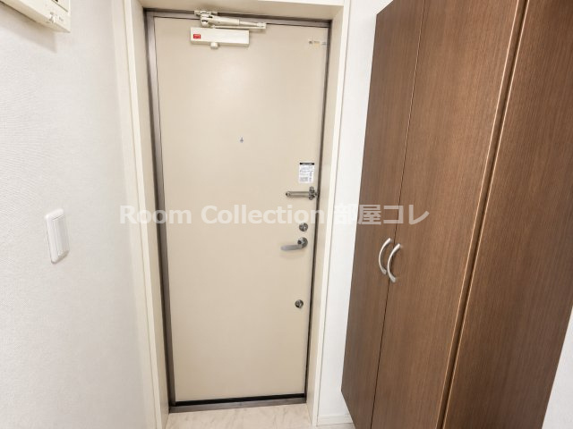 名古屋市中村区靖国町１丁目のアパートの玄関