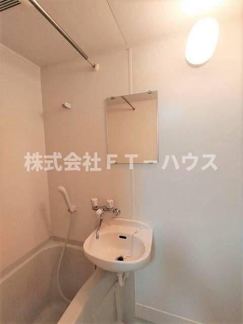 メゾンウエストリバーの洗面所