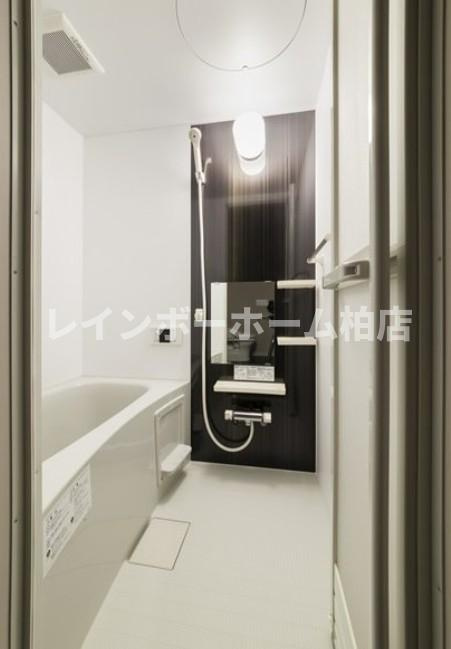 仲介手数料（賃料の1.10ヵ月）の50％OFF対象物件！の浴室|落ち着いた空間のお風呂です