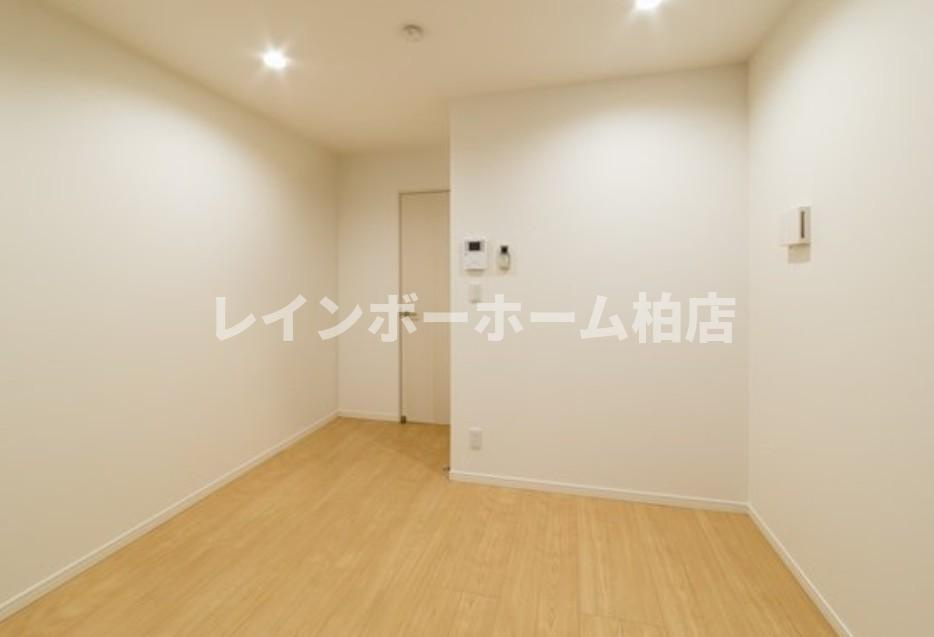 仲介手数料（賃料の1.10ヵ月）の50％OFF対象物件！の居間・リビング|使いやすい居間です