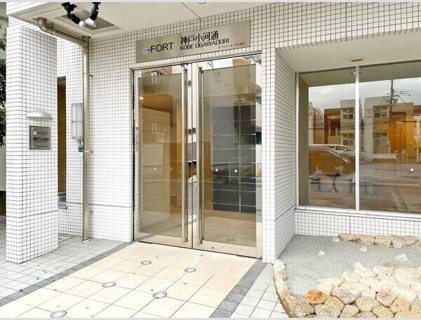 S-FORT神戸小河通のエントランス