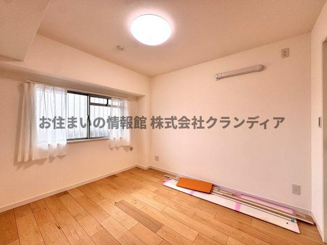 東カングランドマンション第二松戸の洋室|ドキドキの新生活も、安心してスタート。ぴったりの住まいを見つけませんか？クランディアが一緒に住まい選びをサポートします‼　まずは、お気軽にお問合せください　＃クランディア