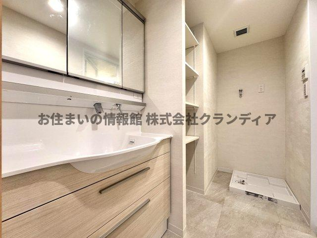東カングランドマンション第二松戸の独立洗面台|ドキドキの新生活も、安心してスタート。ぴったりの住まいを見つけませんか？クランディアが一緒に住まい選びをサポートします‼　まずは、お気軽にお問合せください　＃クランディア