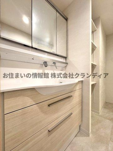 東カングランドマンション第二松戸の独立洗面台|ドキドキの新生活も、安心してスタート。ぴったりの住まいを見つけませんか？クランディアが一緒に住まい選びをサポートします‼　まずは、お気軽にお問合せください　＃クランディア