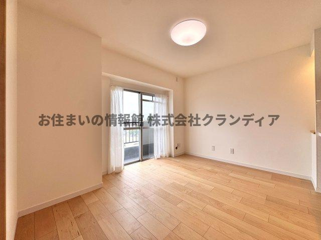 東カングランドマンション第二松戸の洋室|ドキドキの新生活も、安心してスタート。ぴったりの住まいを見つけませんか？クランディアが一緒に住まい選びをサポートします‼　まずは、お気軽にお問合せください　＃クランディア