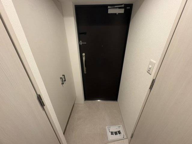 MAXIV　CROS江坂の玄関