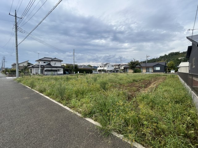 【前面道路含む現地写真】 | 【田沼町第2期　現地外観】
※令和８年９月時点