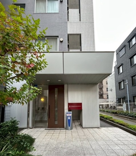 新宿区余丁町の賃貸マンションのエントランス