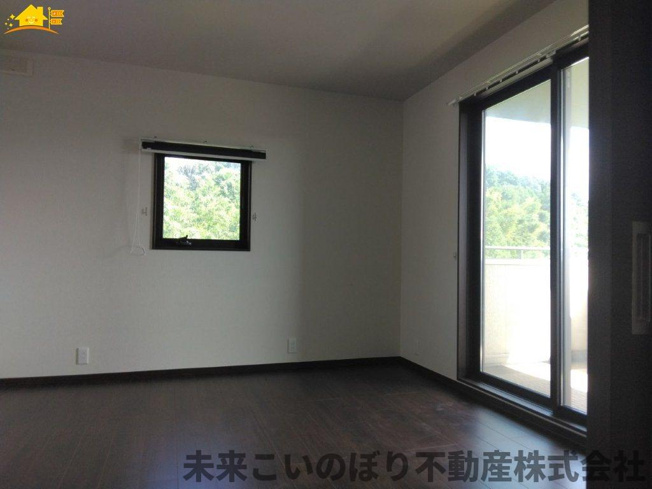 【寝室】 | 館林市堀工町中古戸建て | 主寝室は大型ベッドもラクラク設置できます♪ゆとりある動線も確保でき、ゆったりとお寛ぎいただけます♪