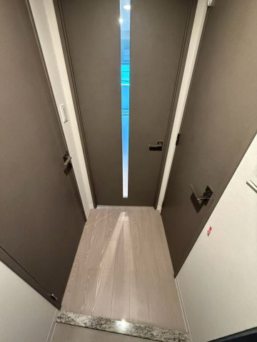 ワールドアイ神戸ハーバーランドⅢの玄関