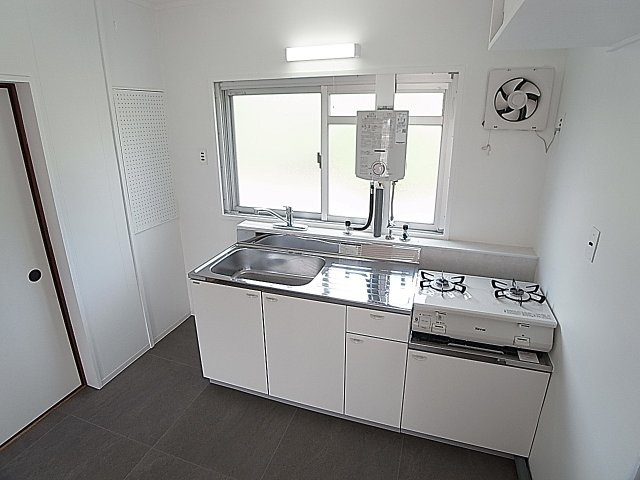 神陵台北住宅69号棟のキッチン|入替済みの2口ガスコンロ付きのキッチン