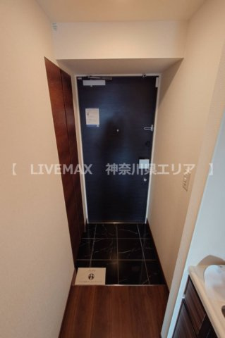 【玄関】CREVISTA横浜関内　クレヴィスタ横浜関内