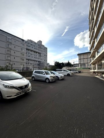 チサンマンション南郷栄通の駐車場