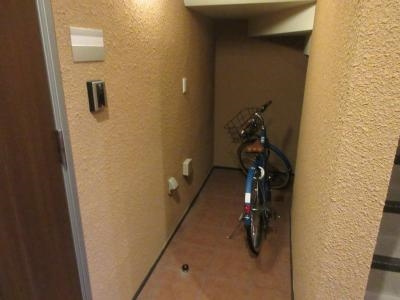 Casa dell' Albero-kaneko-釜座邸（カーサ・デッラルベーロカネコ釜座邸）の駐車場|駐輪場