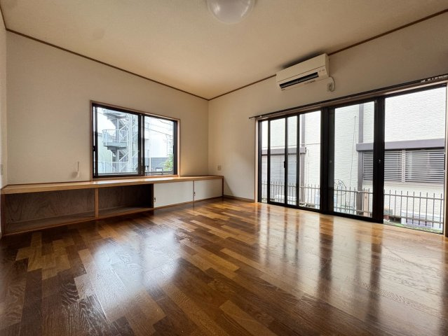 大和市中央林間４丁目の一戸建ての居間・リビング