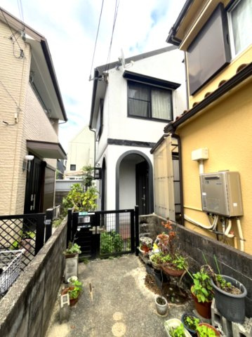 西宮市段上町六丁目　戸建の外観|・平成７年１０月築　
・敷地面積：７３．４２㎡（約２２．２坪）
・建物面積：８３．１６㎡（約２５．１坪）