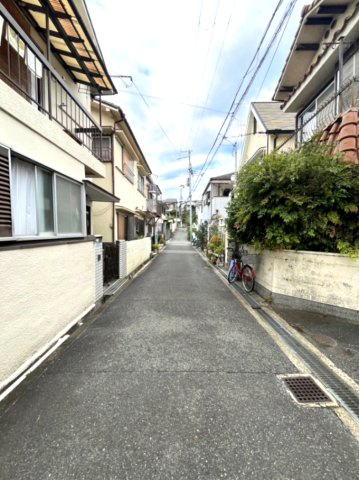 西宮市段上町六丁目　戸建の前面道路含む現地写真