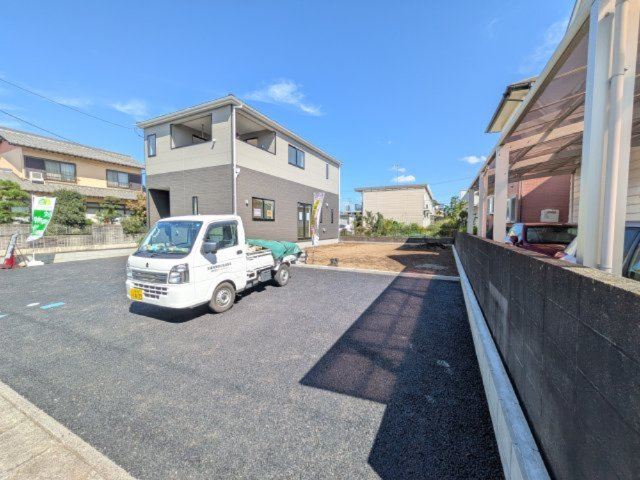 土浦市右籾第13　新築戸建て　1号棟の駐車場|駐車は5台以上可能です♪
