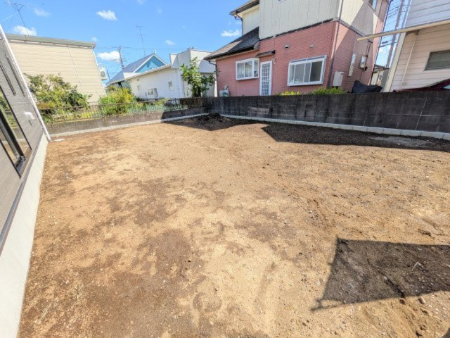土浦市右籾第13　新築戸建て　1号棟の庭|広々とした南庭は陽当たり良好で、ウッドデッキやガーデニング、家庭菜園など使用用途は自由自在に使えますね♪