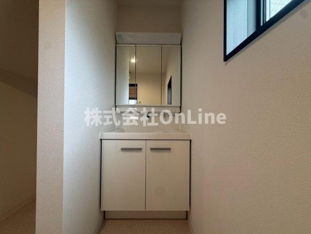 八尾市曙町２丁目戸建の独立洗面台