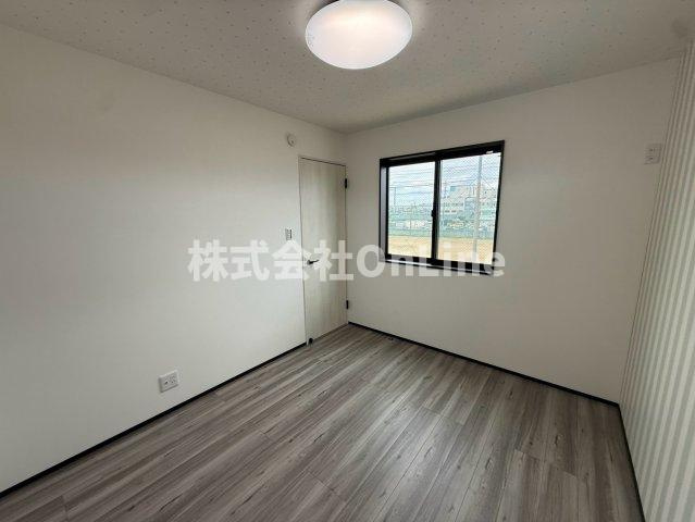 八尾市曙町２丁目戸建の洋室