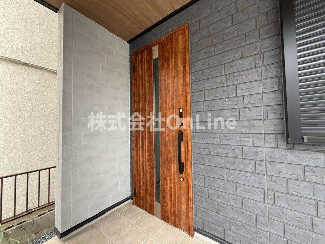 八尾市曙町２丁目戸建のエントランス