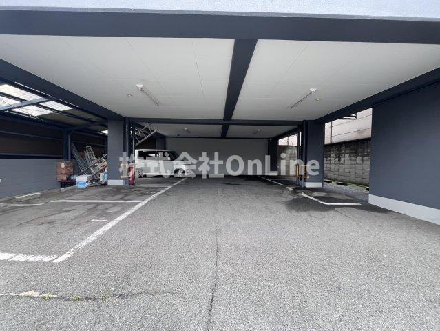 エトワールヴィル－R八尾末広町の駐車場