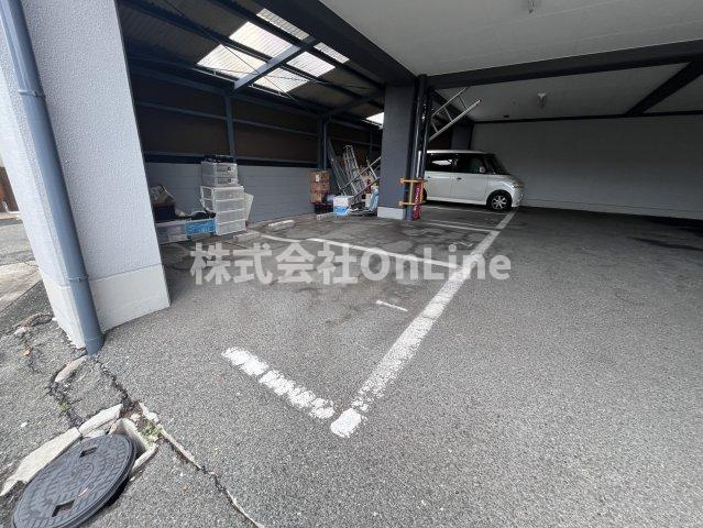 エトワールヴィル－R八尾末広町の駐車場