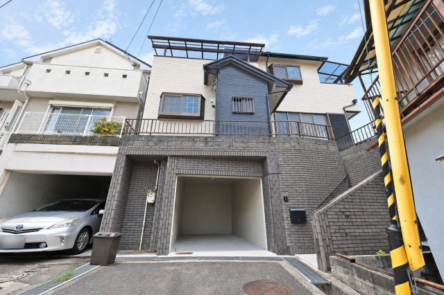 箕面市桜ケ丘4丁目中古一戸建て｜4LDK＋駐車1台可