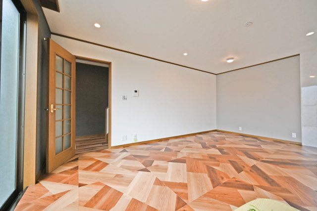 箕面市桜ケ丘4丁目中古一戸建て｜4LDK＋駐車1台可のダイニング|人が集まりたくなる開放的な空間が、毎日の暮らしをより豊かに彩ります。