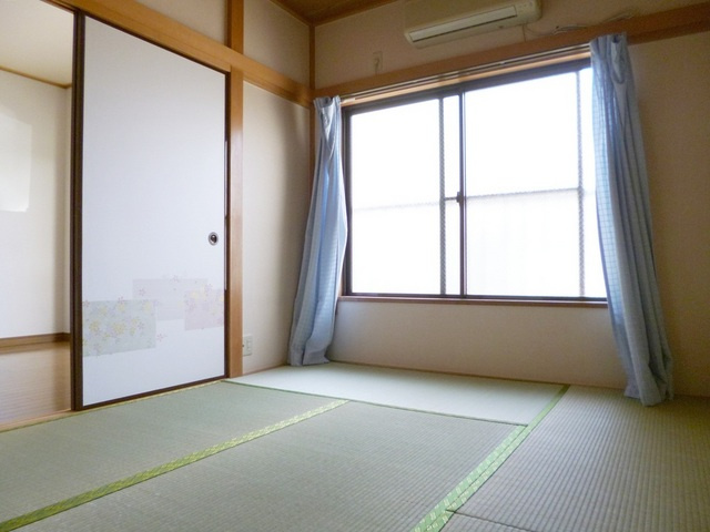 岩田ハイツの寝室|落ち着いた和室です。