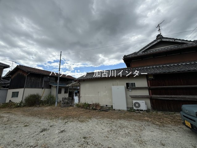 上荘町薬栗　売土地の外観|古家付きだからこそ、現地で土地の形状や周辺環境をご確認いただくことをおすすめします。まずはお気軽にお問い合わせください。