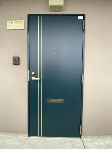 御所ノ瀬マンションの玄関