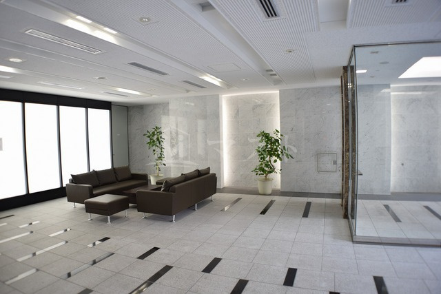 大阪市西区新町３丁目の賃貸マンションのロビー