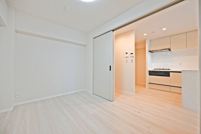 日商岩井箕面ハイツB棟の子供部屋|洋室約4.7帖
子ども部屋に適した広さがあり、学習机やベッドもゆったりとレイアウトできます。