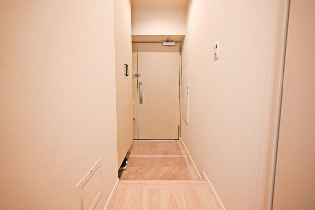 日商岩井箕面ハイツB棟の玄関|使いやすい広さの玄関で、毎日の出入りもスムーズ。お掃除もしやすく、きれいな状態を保ちやすい空間です。