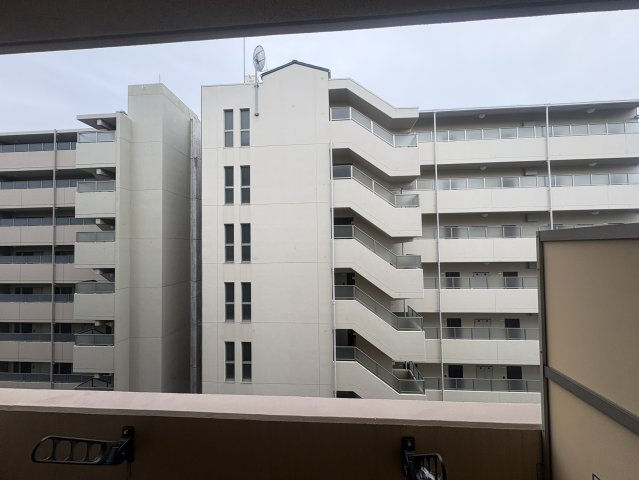ドゥーエ江坂の外観