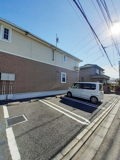 ブリリアントMの駐車場