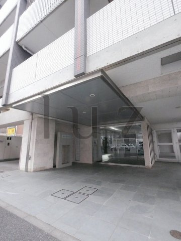 シュプレ新横浜のエントランス