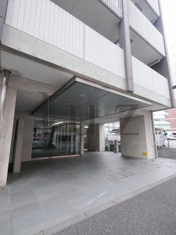 シュプレ新横浜のエントランス