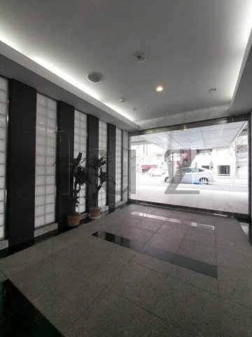 シュプレ新横浜のエントランス