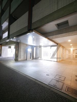 シュプレ新横浜のエントランス