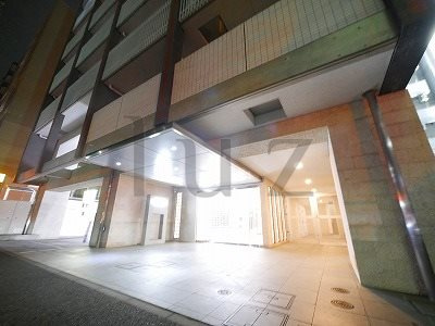 シュプレ新横浜のエントランス
