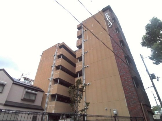 シルバーハイツ御影の外観