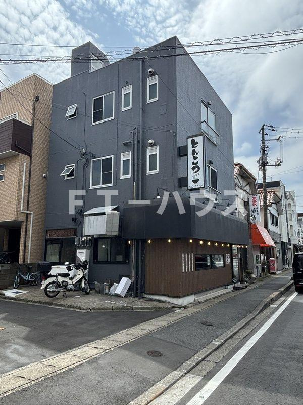 DKビルの外観