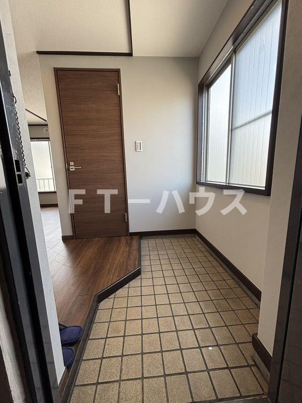 DKビルの玄関