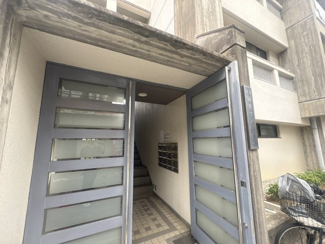 第二阿井マンションのエントランス