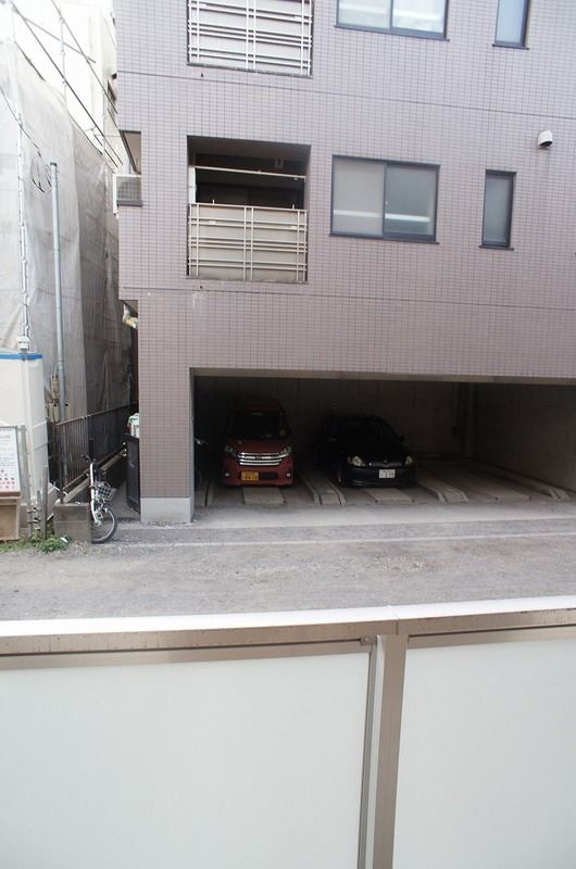 リブリ・上大岡西の駐車場