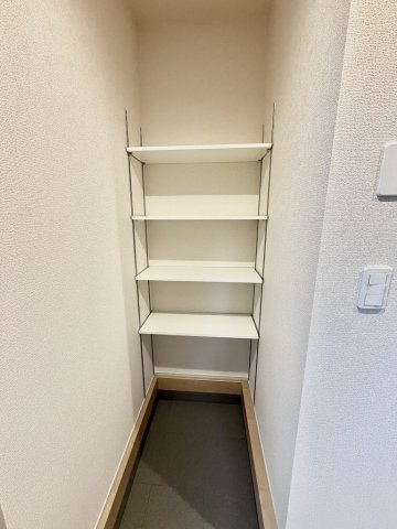 青梅今寺の庭|手入れがしやすく使い勝手の良いコンパクトなお庭。ちょっとした倉庫の設置などに最適です。